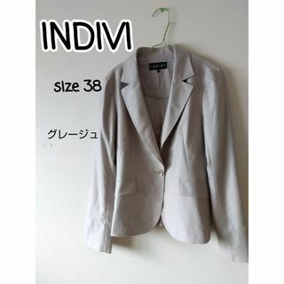 インディヴィ(INDIVI)のINDIVI インディヴィ グレージュ テーラードジャケット サイズ 38(テーラードジャケット)