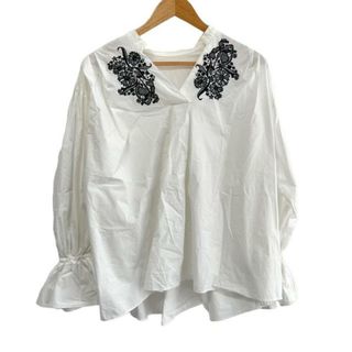 ヴィヴィアンタム(VIVIENNE TAM)のVIVIENNE TAM(ヴィヴィアンタム) チュニック サイズ38 M レディース美品  - 白×黒 長袖/刺繍/フラワー(花)(チュニック)