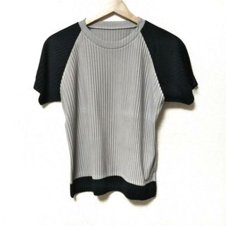 イッセイミヤケ(ISSEY MIYAKE)のISSEYMIYAKE(イッセイミヤケ) 半袖Tシャツ サイズM レディース - グレー×黒 クルーネック/プリーツ(Tシャツ(半袖/袖なし))