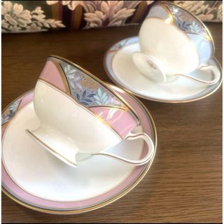 ノリタケ(Noritake)の新品☆未使用 ノリタケ 延年舞 カップ&ソーサー 2客色違い 2客 ペアセット(グラス/カップ)