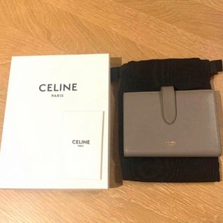 セリーヌ(celine)のセリーヌの二つ折り財布ミディアム ストラップ ウォレット(財布)