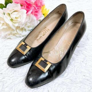 サルヴァトーレフェラガモ(Salvatore Ferragamo)の23.5cm★サルヴァトーレフェラガモ パンプス ゴールド金具 レザー 黒(ハイヒール/パンプス)