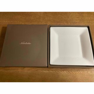 ノリタケ(Noritake)の新品未使用　リズモホワイト　スクエアプレート　23㎝(食器)