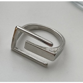 【大人気】指輪　銀　ファッション　カジュアル　アクセント　光沢　プチプラ(リング(指輪))