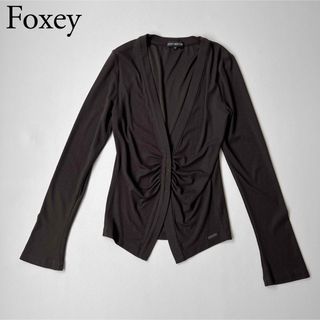 フォクシーニューヨーク(FOXEY NEW YORK)の美品　FOXEY NEWYORK フォクシー　ニットカーディガン　ロゴプレート(カーディガン)