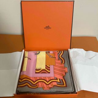 エルメス(Hermes)のエルメス新品未使用シルクスカーフカレGRIS-PERLEオレンジ×グレー系　70(バンダナ/スカーフ)