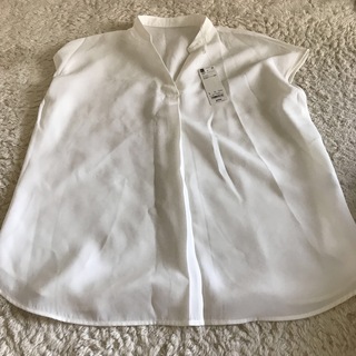 GU 白いシャツ(Tシャツ(半袖/袖なし))
