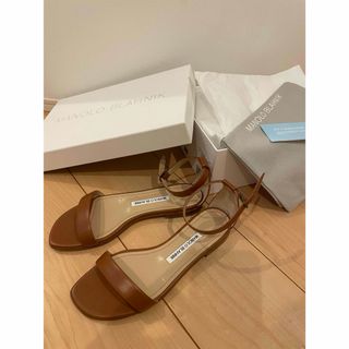 マノロブラニク(MANOLO BLAHNIK)の【美品】マノロブラニク CHAFLA サンダル ブラウン(サンダル)