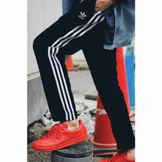 アディダス(adidas)の【adidas】adidas originals ベロア トラックパンツ(その他)