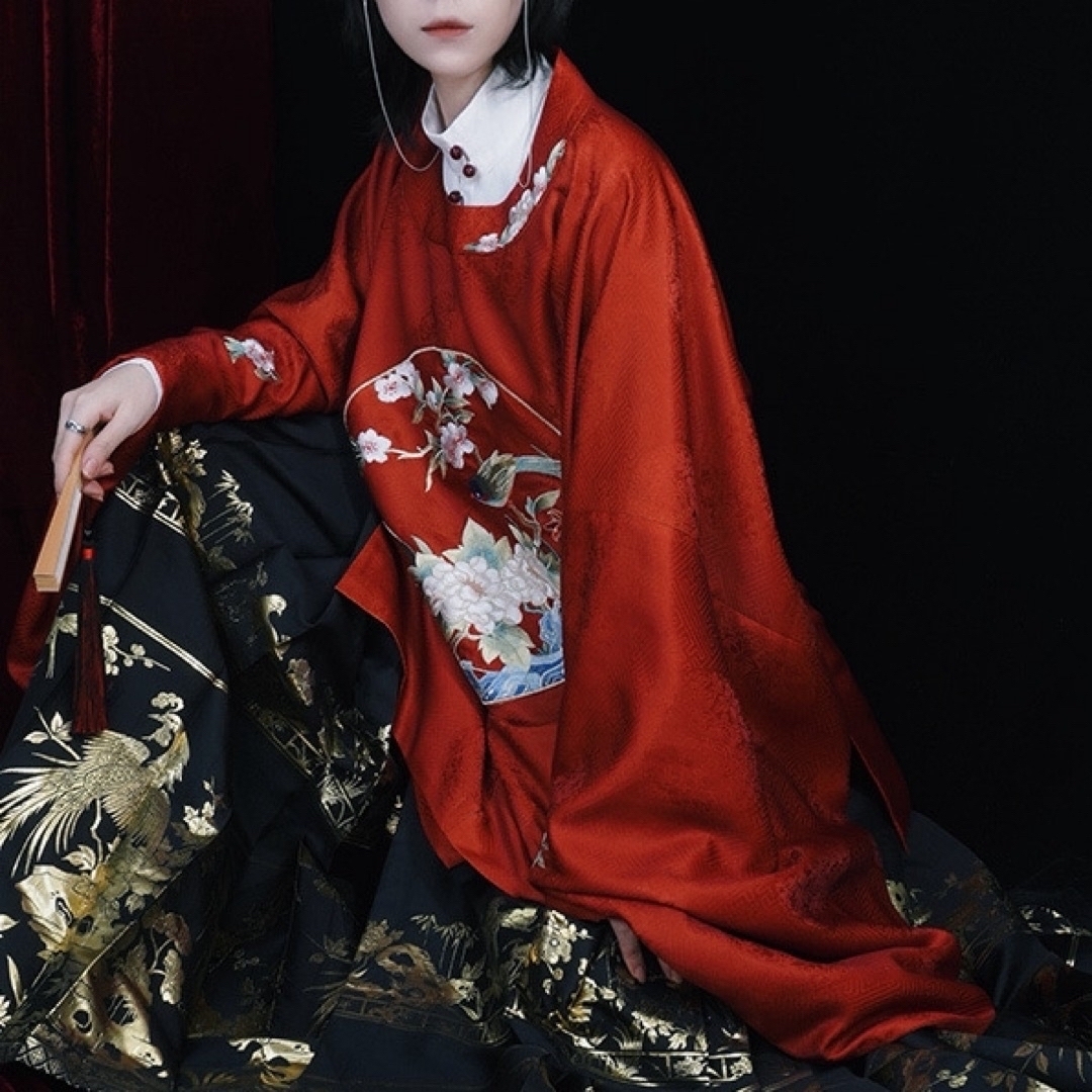 BODYLINE - 屏風 刺繍琵琶袖丸襟短衫 赤金色長袖アウター 明製 BODYLINE - 屏風 刺繍琵琶袖丸襟短衫 赤金色長袖アウター 明製