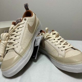 ナイキ(NIKE)のナイキ　SB ブレーザー　LOW QS DZ3406-100 Doyenne 白(スニーカー)