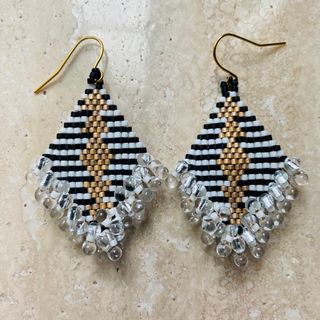 handmade デリカビーズピアス　イヤリング　ボーダー　ブラック×ホワイト