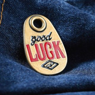 真鍮チャーム GOODLUCK アメカジ キーホルダー ヴィンテージ レッド◎(キーホルダー)