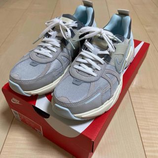 ナイキ(NIKE)のNIKE V2K RUN 24.5(スニーカー)