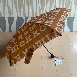 マリメッコ(marimekko)の国内正規品 新品 マリメッコ 折り畳み傘 MARILOGO ベージュ 日本限定(傘)