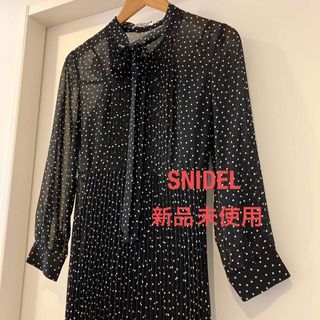 スナイデル(SNIDEL)の新品　SNIDEL シフォンボウタイドットワンピース　ブラック　ロングワンピース(ロングワンピース/マキシワンピース)