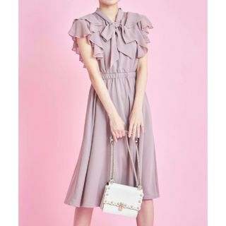 トッコクローゼット(TOCCO closet)のラッフルフリルスリーブボウタイリボンワンピース toccoトッコ ピンクベージュ(ロングワンピース/マキシワンピース)