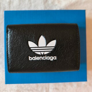 バレンシアガ(Balenciaga)の【新品・未使用】BALENCIAGA × adidas コラボ　三つ折り財布(折り財布)