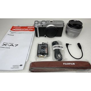フジフイルム(富士フイルム)のラッセル様 専用　FUJIFILM X-A7レンズキット 　シルバー(ミラーレス一眼)