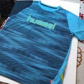 hummel ….男の子半袖Tシャツ‥(130センチ)