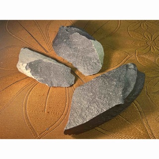 【神秘の音色】サヌカイト原石 （音組249）天然石　パワーストーン　楽器　鉱石(置物)