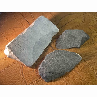 【神秘の音色】サヌカイト原石 （音組251）天然石　パワーストーン　楽器　鉱石(置物)