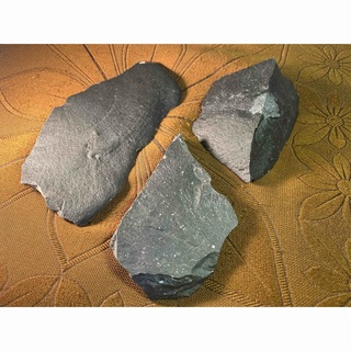 【神秘の音色】サヌカイト原石 （音組252）天然石　パワーストーン　楽器　鉱石(置物)