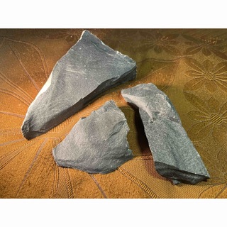 【神秘の音色】サヌカイト原石 （音組255）天然石　パワーストーン　楽器　鉱石(置物)