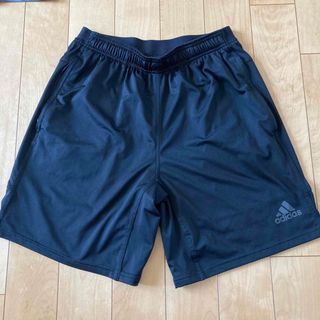 アディダス(adidas)のアディダス　adidas ハーフパンツ　サイズ　O 黒色(ショートパンツ)