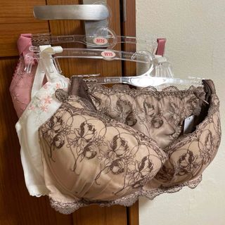 チュチュアンナ(tutuanna)のブラジャー　下着　チュチュアンナ　ショーツ1点含む3点セット(ブラ&ショーツセット)