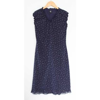 カルバンクライン(Calvin Klein)の【夏物 新入荷】●Calvin Klein/カルバンクライン●総柄ワンピース/Vネック/ノースリーブ/膝下丈 ネイビー/紺×グレー レディース 4【中古】夏 onepi 406042(その他)