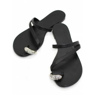 ジュゼッペザノッティデザイン(Giuseppe Zanotti Design)の【夏物 新入荷】『Giuseppe Zanotti/ジュゼッペ・ザノッティ』親指ビジューサンダル/トングサンダル/シンプル/きれいめ/カジュアル/シューズ/靴 ブラック/黒 レディース 39 【中古】 夏 825042(サンダル)