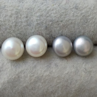 260 淡水真珠 ミニピアス 2色セット ホワイト 白 グレー 本真珠(ピアス)