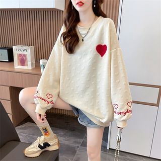 【再入荷】トレーナー　白　ホワイト　赤いハート　レディース　可愛い(トレーナー/スウェット)