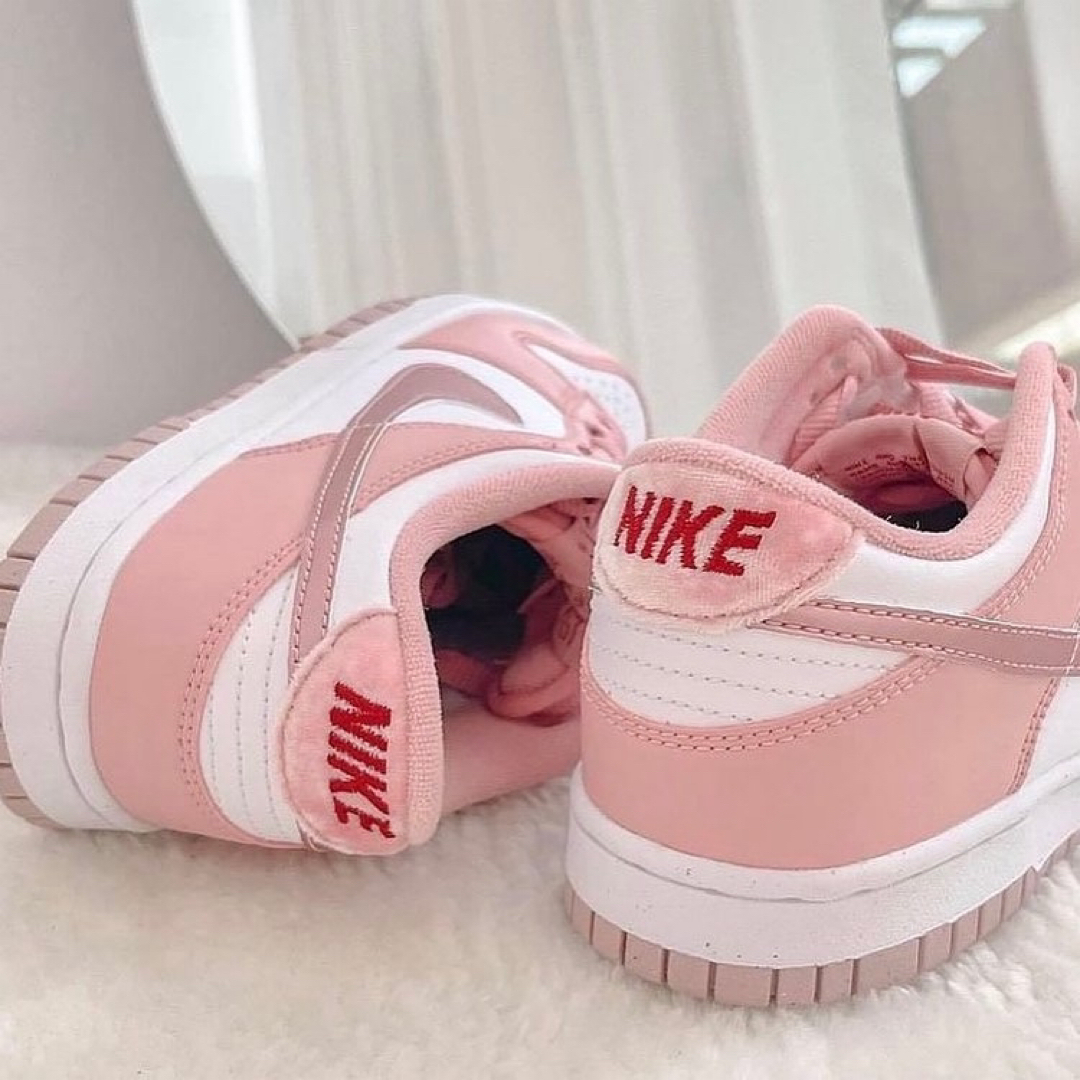 NIKE - 【新品25cm】NIKE ダンク ロー GS NIKE - 【新品25cm】NIKE ダンク ロー GS