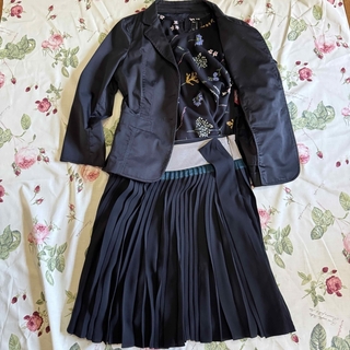 バレンシアガ(Balenciaga)の美品　バレンシアガ プリーツスカート フランス製　シルク　サイズ36(ひざ丈スカート)