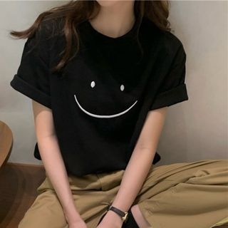 人気☆Tシャツ　スマイル　ブラック　シンプル　ゆったり　原宿　カジュアル　韓国(Tシャツ(半袖/袖なし))