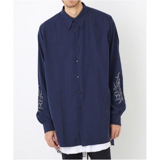 ユリウス(JULIUS)のp.e.o.t.w ag embroidery long shirt ネイビー(シャツ)