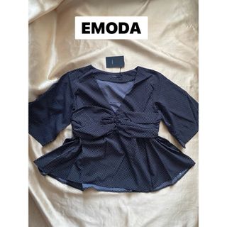 エモダ(EMODA)の新品　トップス(シャツ/ブラウス(半袖/袖なし))