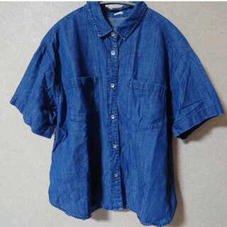ジーユー(GU)のGU デニムカラーシャツ Sサイズ(シャツ/ブラウス(半袖/袖なし))