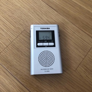 東芝  ポケットラジオ  TY−SPR2 （美品）(ラジオ)