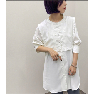 アプレジュールミニョン　デザインバンドカラーシャツ　白(シャツ/ブラウス(半袖/袖なし))