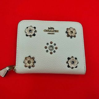 コーチ(COACH)の美品☆コーチ　ティーローズ 折り財布 コンパクトウォレット スタッズ フラワー(コインケース)