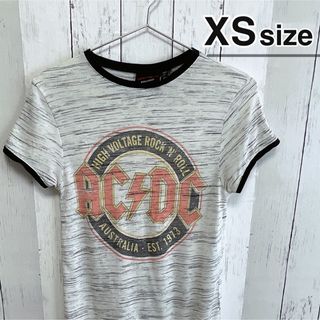 ミュージックティー(MUSIC TEE)のACDC　Tシャツ　レディース　XS　ホワイト　グレー　杢カラー　USA古着(Tシャツ(半袖/袖なし))