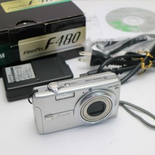 フジフイルム(富士フイルム)の超美品 FinePix F480 シルバー  M333(コンパクトデジタルカメラ)