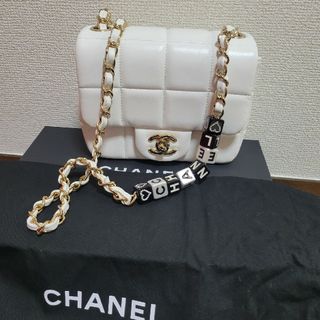 シャネル(CHANEL)のシャネル　チェーンショルダーバッグ　白　チョコバー　ミニバッグ(ショルダーバッグ)