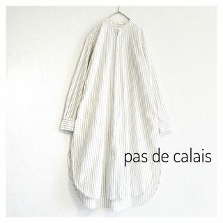 パドカレ(pas de calais)の美品 パドカレ コットンリネン バントカラー シャツワンピース アイボリー 36(ロングワンピース/マキシワンピース)