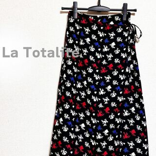 ラトータリテ(La TOTALITE)のLA TOTALITE ロング　スカート　セミフレア　赤白　花柄　ネイビー　紺色(ロングスカート)