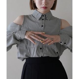 open shoulder shirt uenuiウニュイ TRIFLEシャツ(シャツ/ブラウス(長袖/七分))