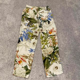 ザラ(ZARA)のZARA WOMAN ボタニカル柄クロップドパンツ(クロップドパンツ)